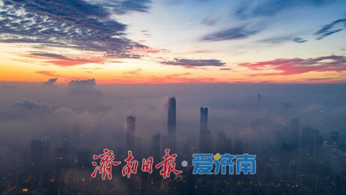 惊艳！初秋朝霞扮靓泉城天际线