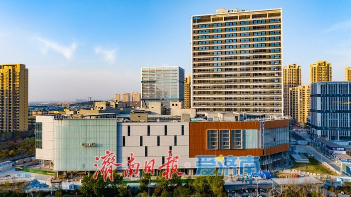 万融广场（腊山店）建设进度全面提速，外立面施工加速推进