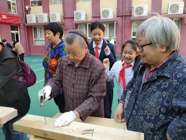 童心敬老暖金秋！趵突泉小学举办庆祝重阳节主题活动