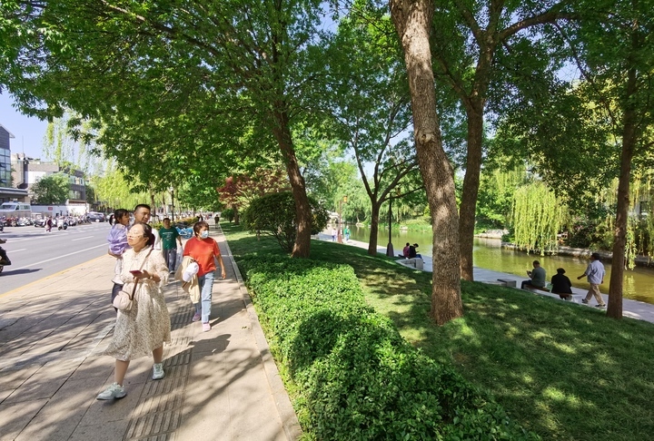 “泉”在济南过五一｜大明湖南岸改造显成效 人在画中游