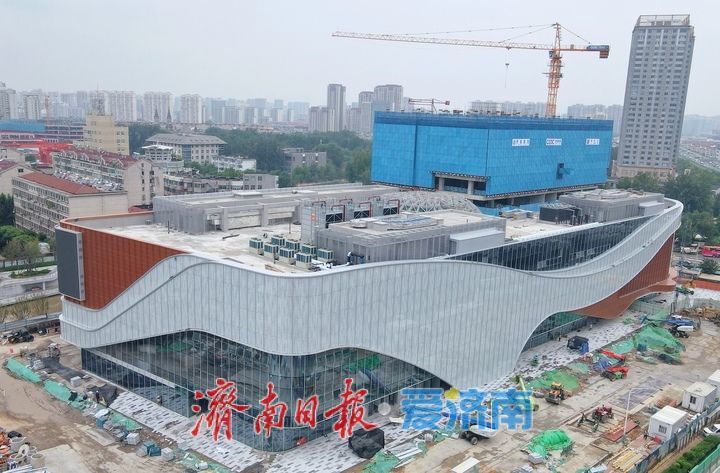 京东MALL济南首店项目进展顺利，外立面施工收尾