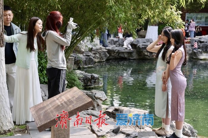 气温升至27℃ 趵突泉里恍如初夏