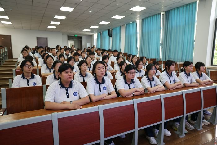 共建清朗网络 共育文明少年 2026济南网络文明周活动走进济南商贸学校