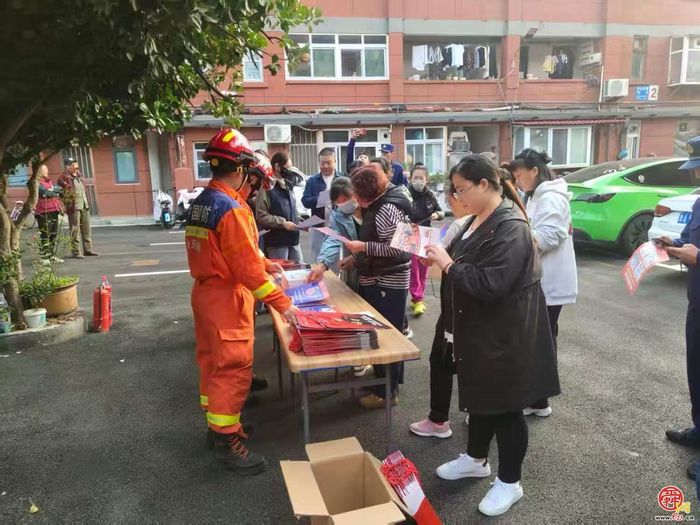 甸柳新村街道：推动消防宣传“最后一厘米”  筑牢社区“防火墙”