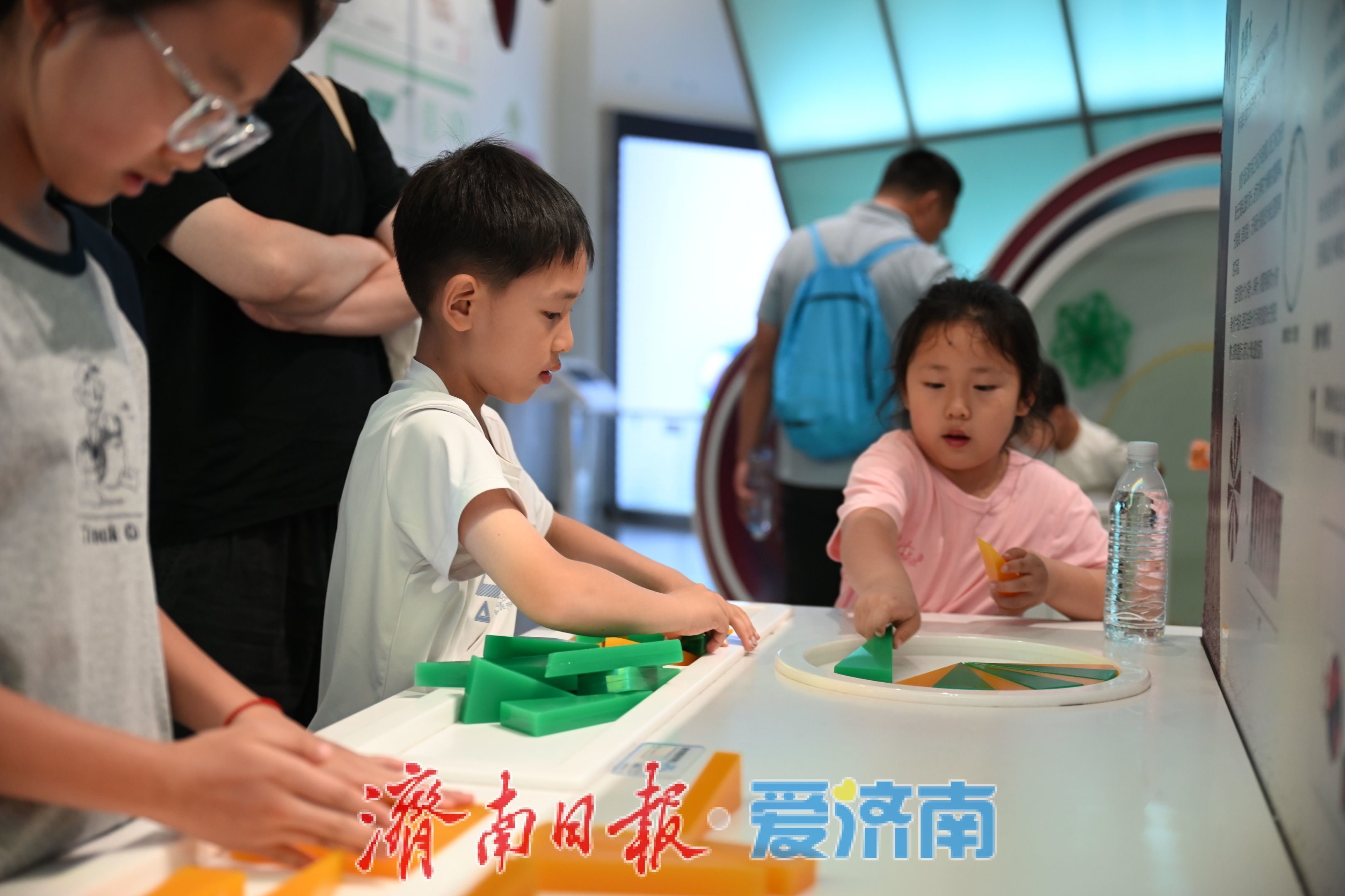 “六一”暖心开放 科技馆成亲子科普乐园