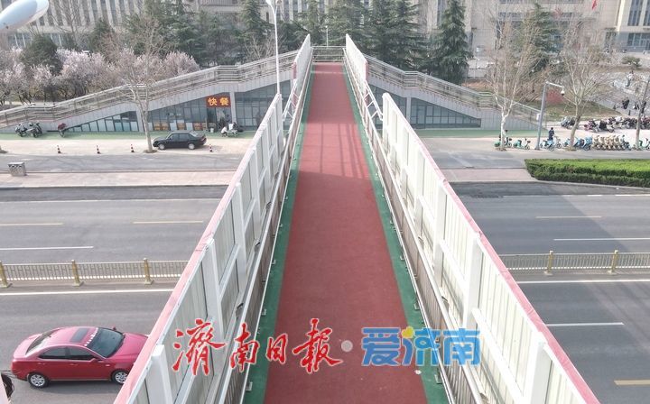 长清首座人行过街天桥投用