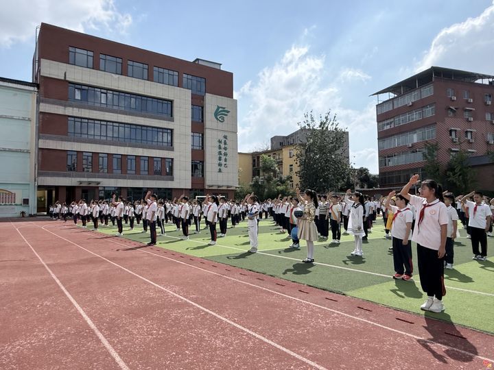 立德铸魂润童心 健康筑梦向未来——济南市堤口回民小学举行2026年秋季开学典礼