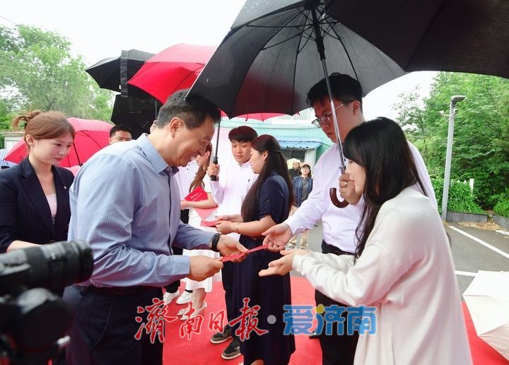 “佳偶同心、和美与共”，“520”我们结婚吧