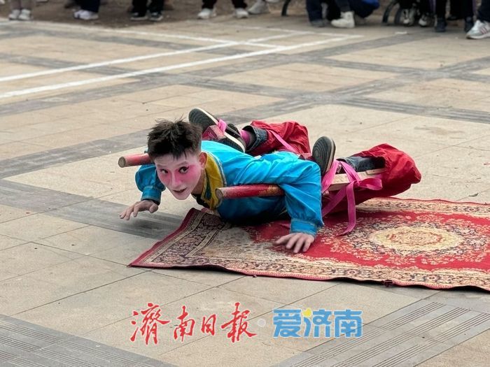 新春走基层丨济南小米高跷队正月巡演 传统技艺舞动泉城年味