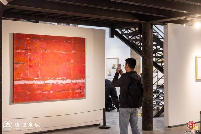 “清照泉城诗歌之夜暨吕德安作品展”于泉畔开幕，诗人艺术家共谱泉城春夜诗章