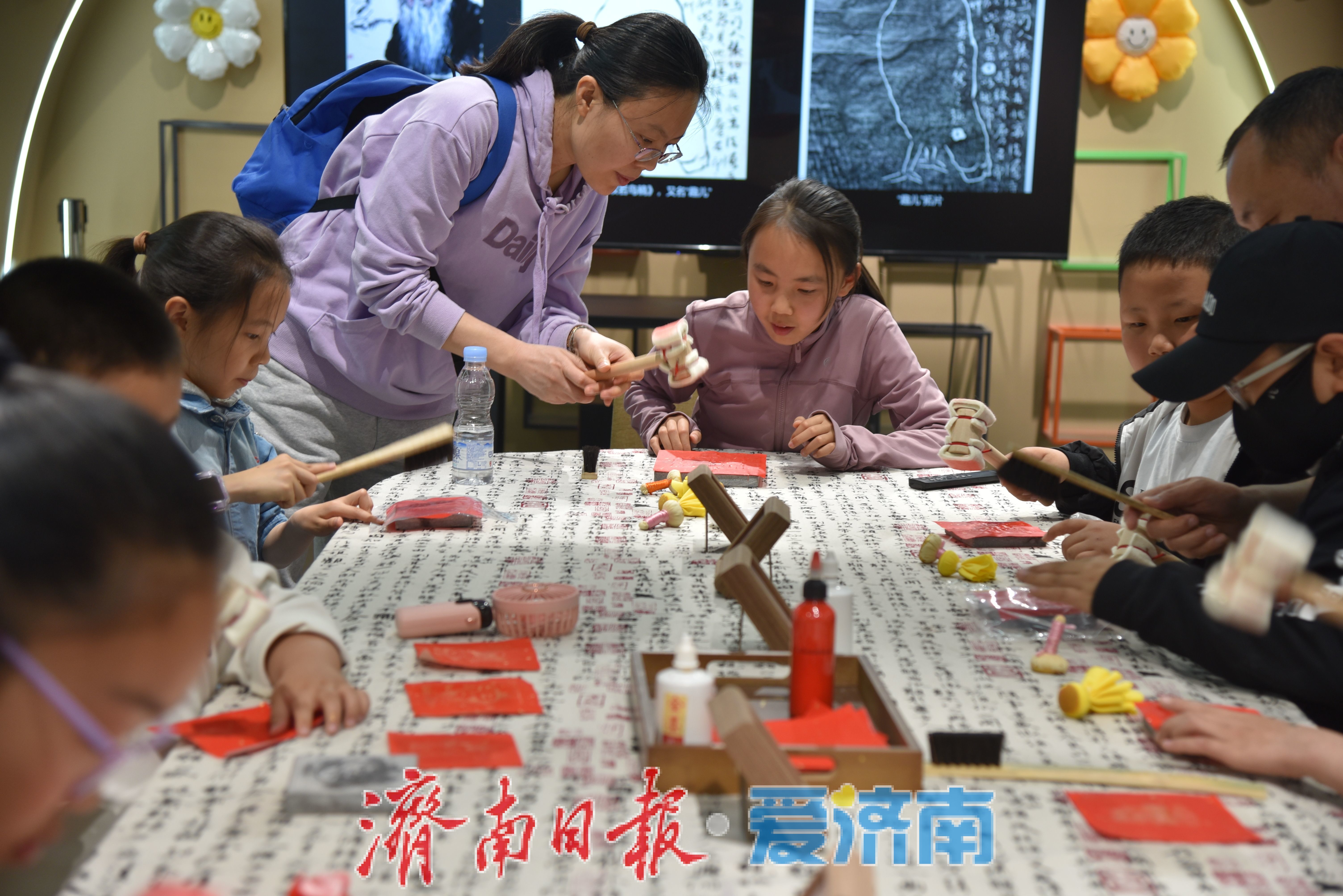 一年四季·“泉”在济南｜逛英雄山文化市场：触摸齐鲁文脉，感受市井烟火