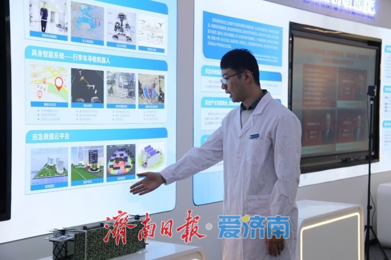 一只仿生扑翼“鹰”的自述