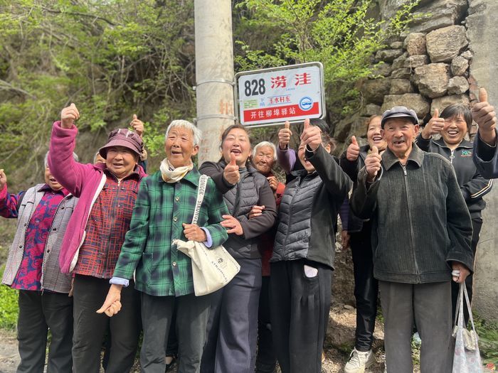 济南公交线路180度转弯，把公交温情送进大山深处