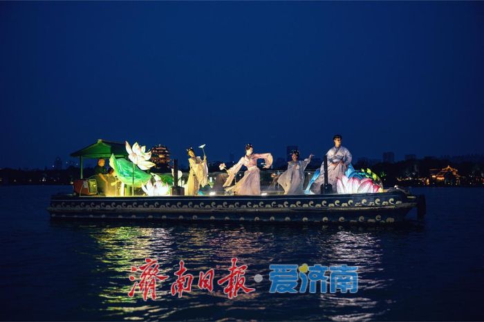 一年四季 泉在济南 