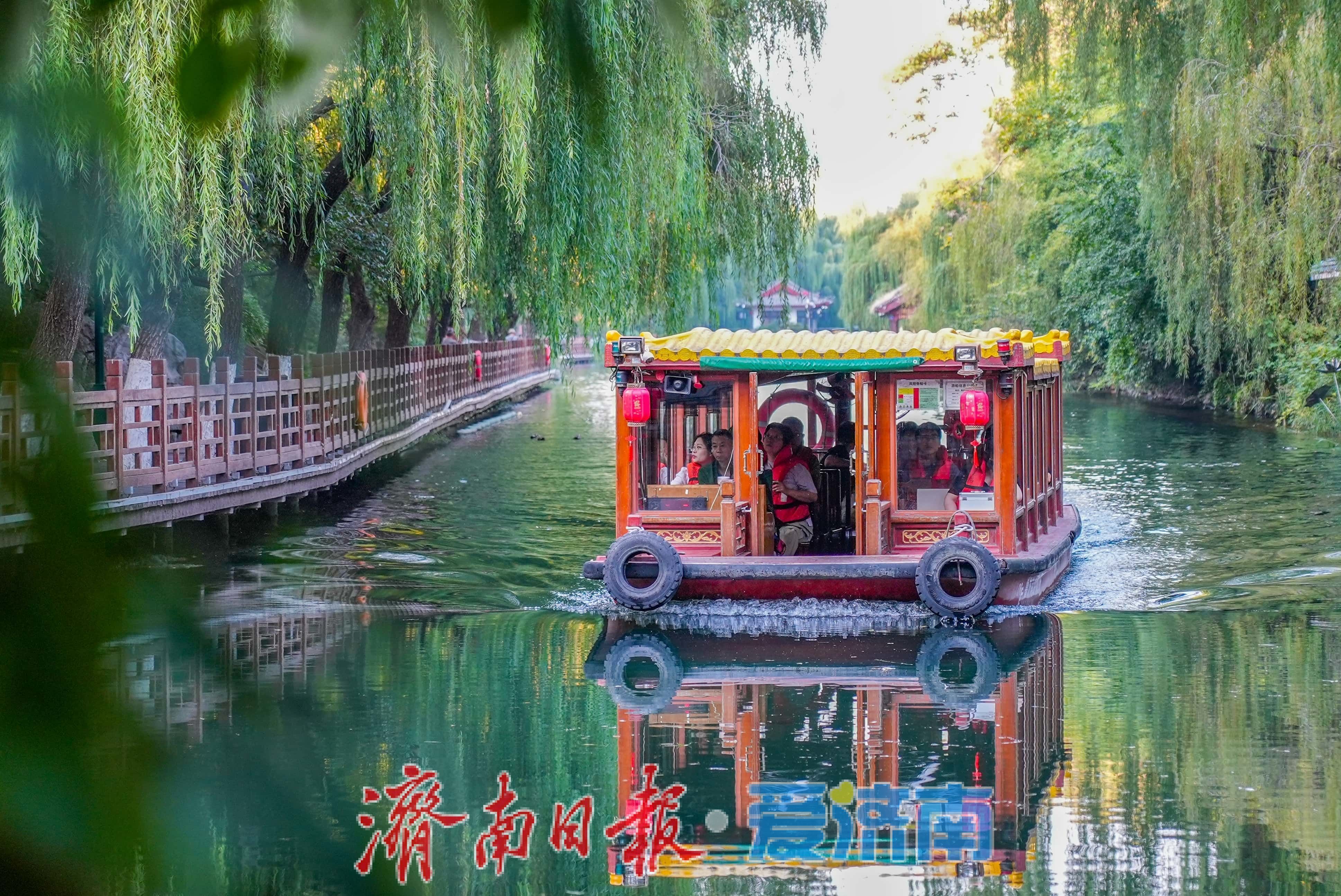 一年四季 泉在济南丨泛舟护城河，饱览泉城秋光