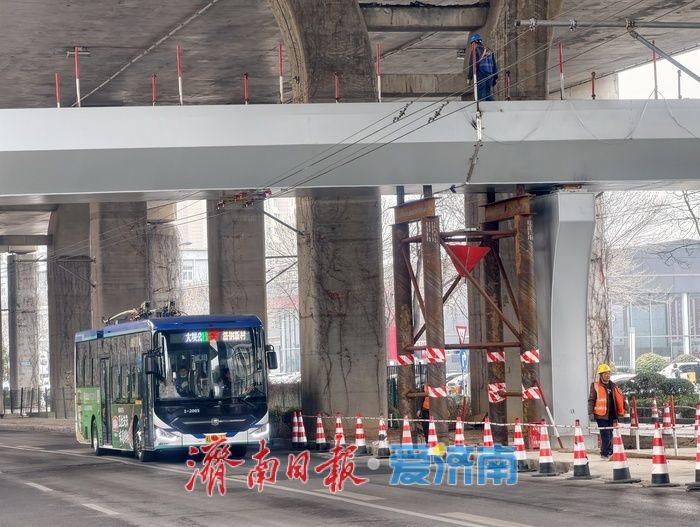 济南全福立交桥西人行过街天桥雏形已现