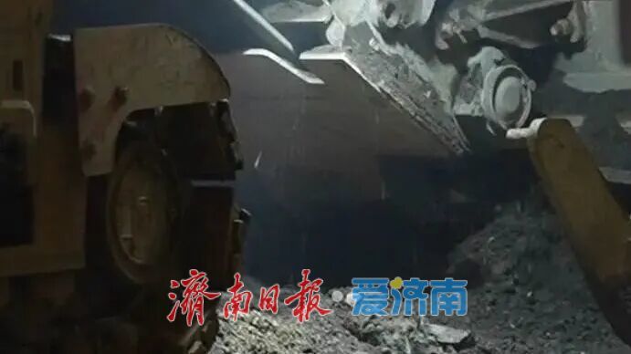 提升抗车辙抗疲劳能力！经十路这种新材料太抗压了！