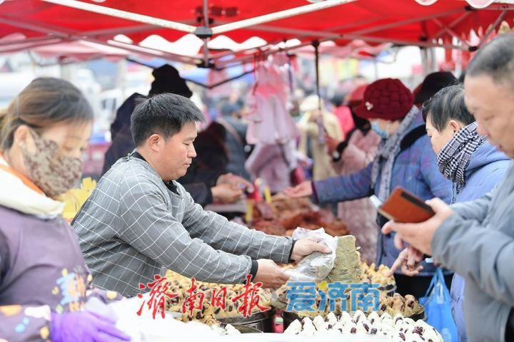 腊月年集人气旺，仲宫大集年味浓