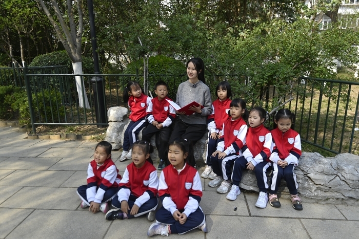 与恐龙的“老朋友”面对面，看萌娃们春天里畅游泉城