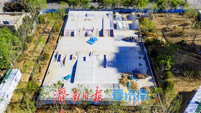 济南西客站运动公园加速建设，滑板场地成型