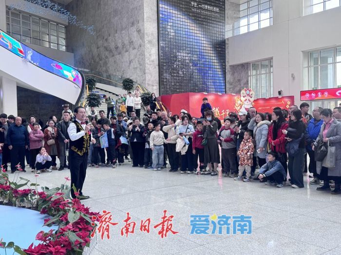 齐鲁大地年味浓 科技馆里迎新春