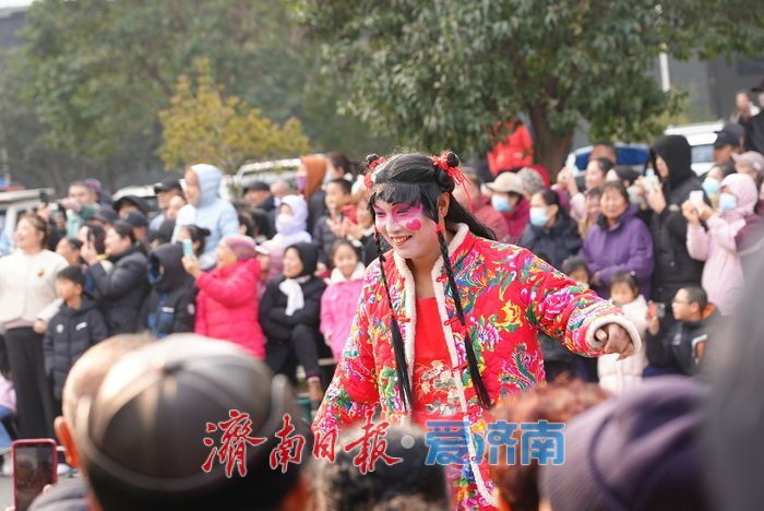 新春走基层丨年味不打烊 民俗展演续燃新春热