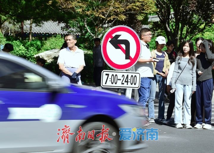 请注意，大明湖路这几天临时实施单向通行
