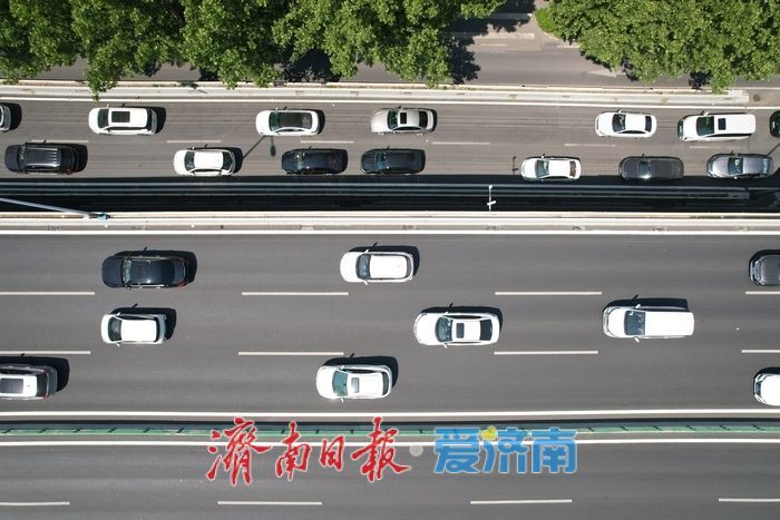 假期首日出城车流攀升，济南二环东路迎出城高峰