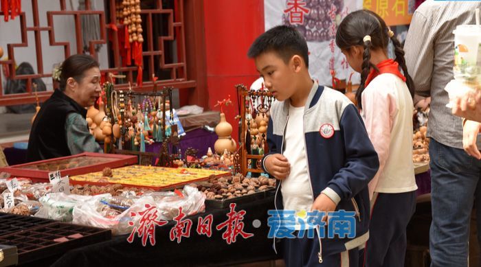 一年四季 泉在济南丨清明假期英雄山文化市场迎旅游热潮 文化赏春与多元体验受青睐