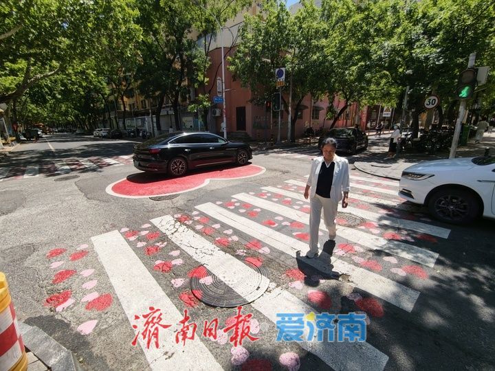 济南经三路“网红转角”“浪漫斑马线”成新晋打卡地