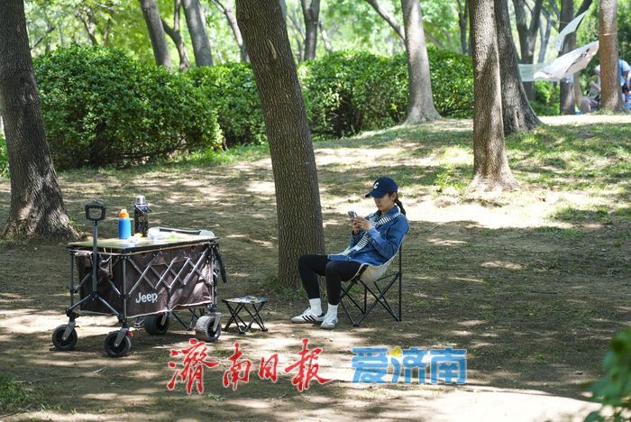 一年四季 泉在济南丨泉城公园迎露营热潮，市民乐享城市“慢时光”