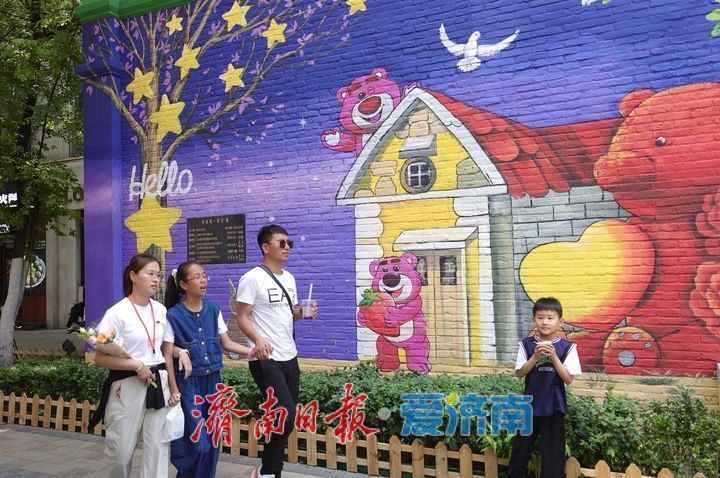 一年四季 泉在济南丨济南老商埠童话卡通墙成热门打卡点 游客纷至沓来