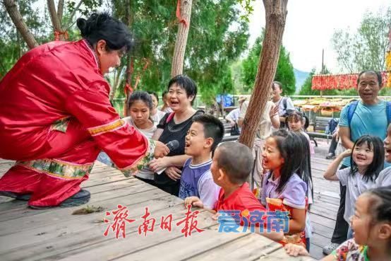 国庆假期秘境石崮寨火爆出圈！石崮寨三娘坐镇才艺大舞台，江湖好戏轮番上演