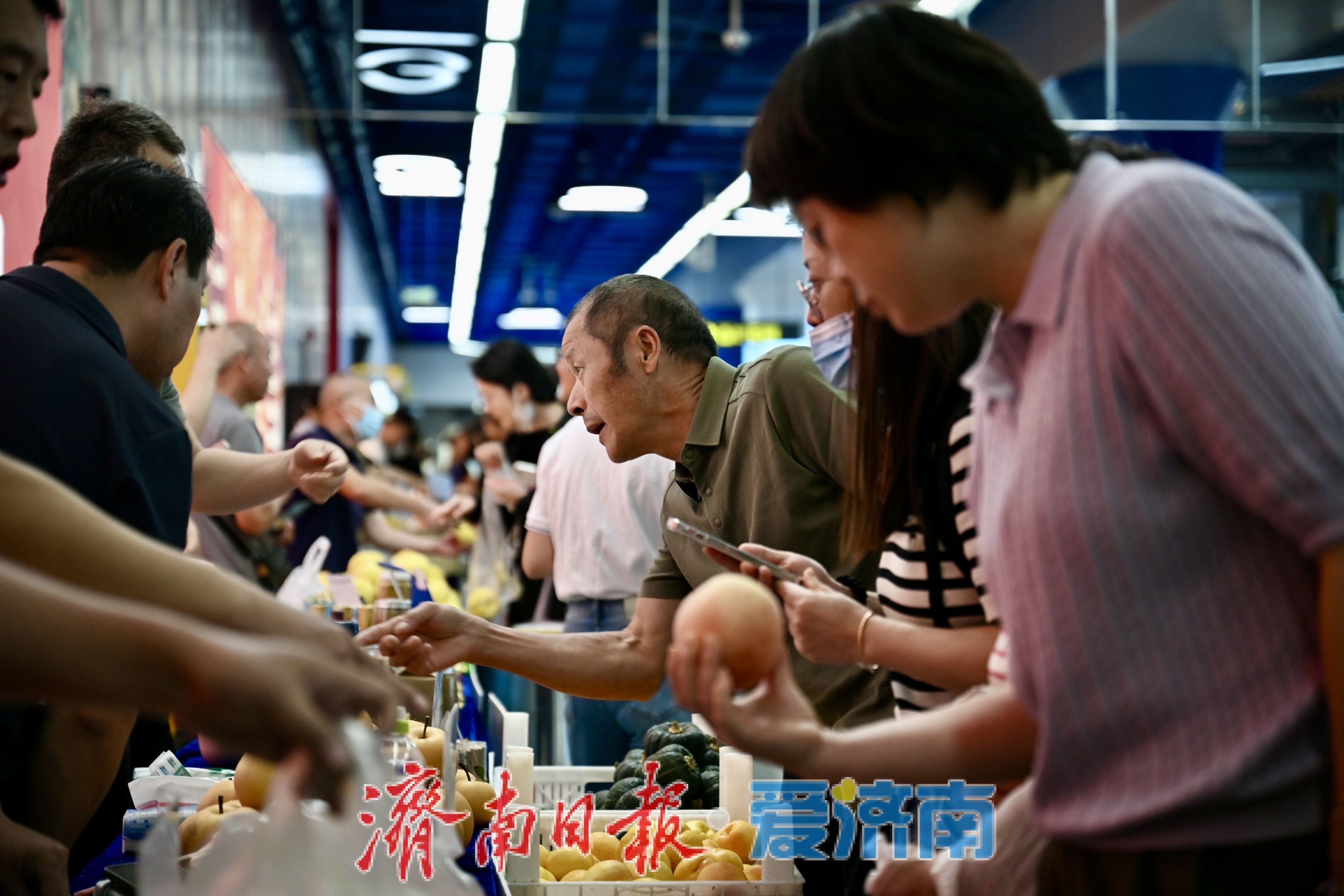 轨道传温情 助农促振兴！济南地铁助农大集圆满收官
