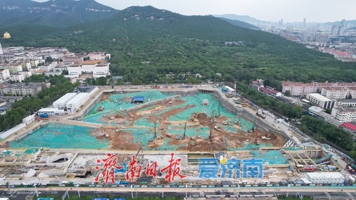 济南千佛山北广场地下结构加速施工 打造5万平方米地下商业空间及2.7万车位！