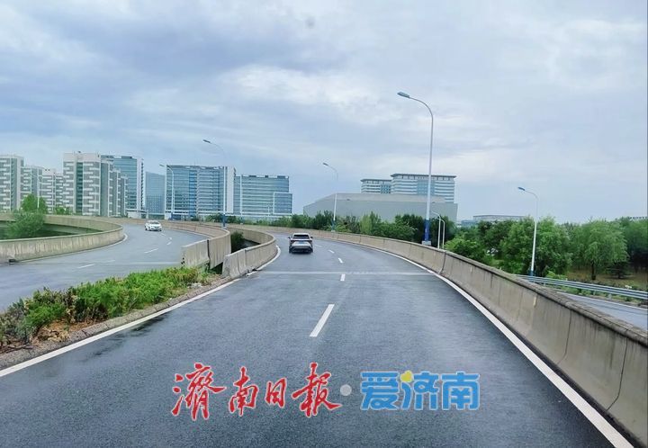 市机扫大队：守护“空中走廊”的夏日清凉