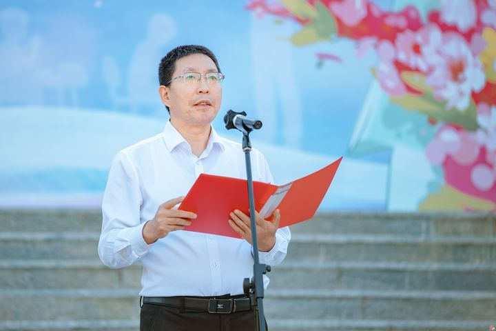 首席教师亮相、一家人的致谢、最闪亮的礼物、最动人的歌曲…… 历城二中的教师节温情流淌！