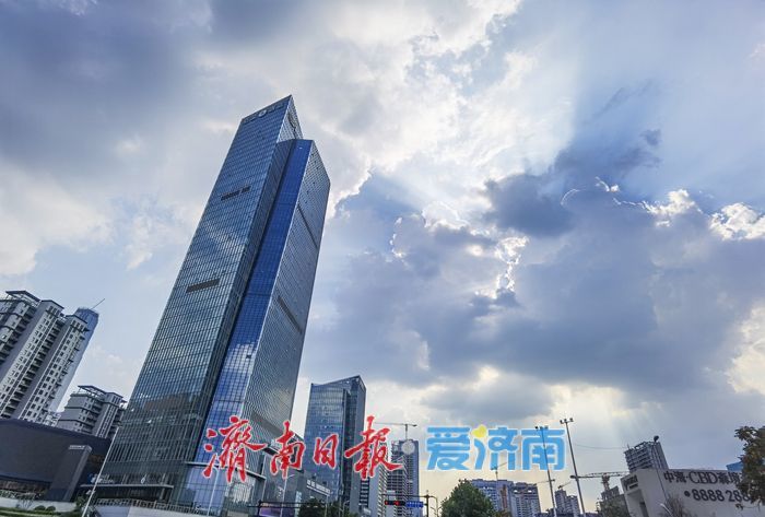 惊艳！济南上空出现“丁达尔效应”，如梦如幻