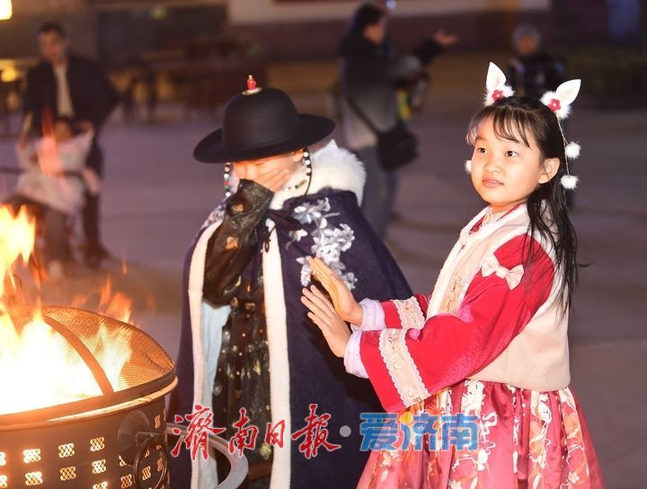 “泉”在济南过大年｜赏方特新春灯会 感受国风浪漫