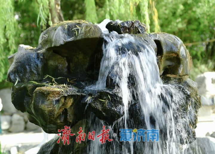 一年四季 泉在济南丨生态“双保险”守护泉水喷涌，“月牙飞瀑”盛况在线持续超百日