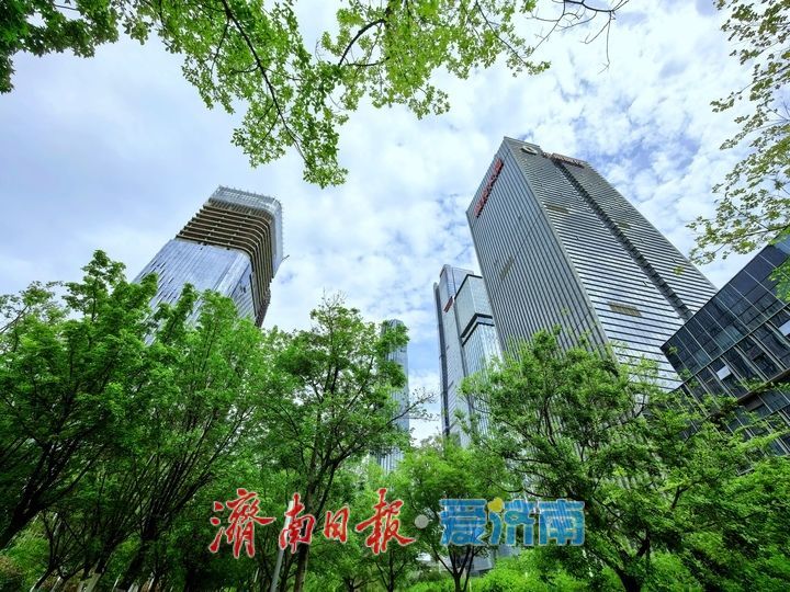 一年四季 泉在济南丨济南中央商务区绘就春日画卷