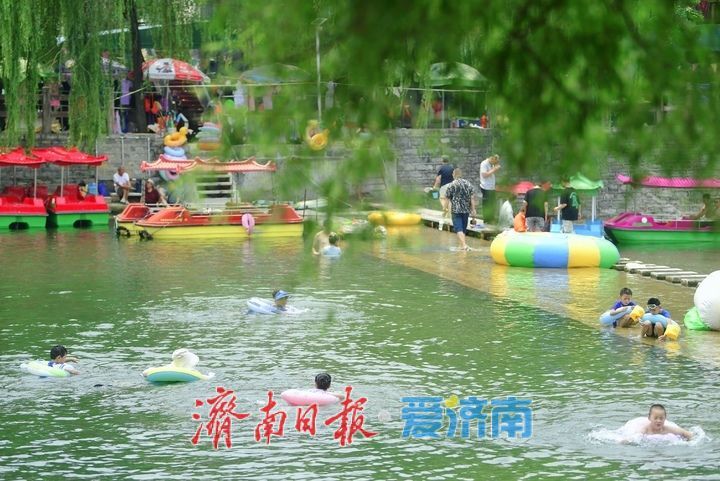 一年四季 泉在济南丨高温来袭，泉城市民“门牙”戏水享清凉