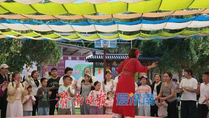 国庆假期秘境石崮寨火爆出圈！石崮寨三娘坐镇才艺大舞台，江湖好戏轮番上演
