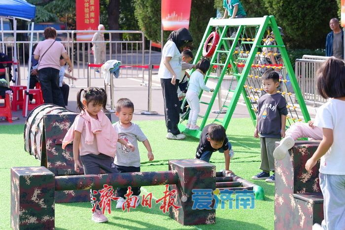 触摸 “大国重器” 弘扬抗战精神