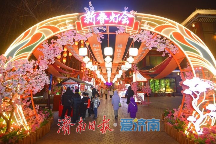 “泉”在济南过大年｜赏方特新春灯会 感受国风浪漫