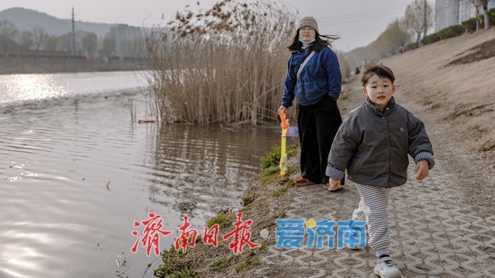 落日熔金映长河！济南腊山河日落绘就春日限定画卷