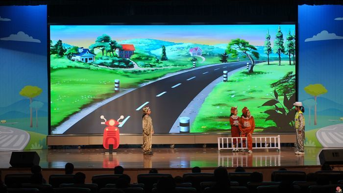 济南市市中少年原创舞台剧点亮“全国交通安全日”