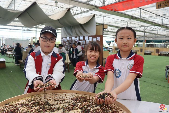 脚下踩泥土 心中藏成长——济南市天桥区枫景小学开启“‘玉’见小美好 节约大行动”主题实践课程