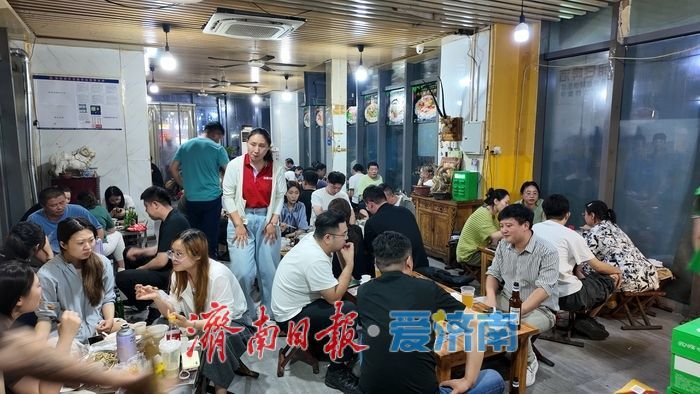 一口串， 一座城的情怀！老济南烧烤，“串”起泉城夏夜经济！