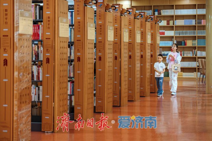 一年四季 泉在济南丨泉城书香伴夏长，暑期图书馆成孩子们的“书香乐园”